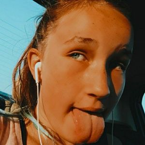 Meet your Posher, Lyra